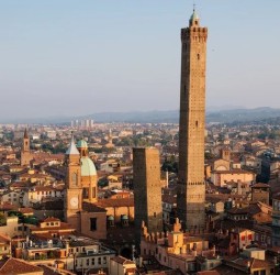Bologna's leaning tower sealed off over fears it could collapse